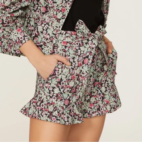 Cinq à Sept Penny Floral High-Waisted Ruffle Hem Shorts - Picture 2 of 5